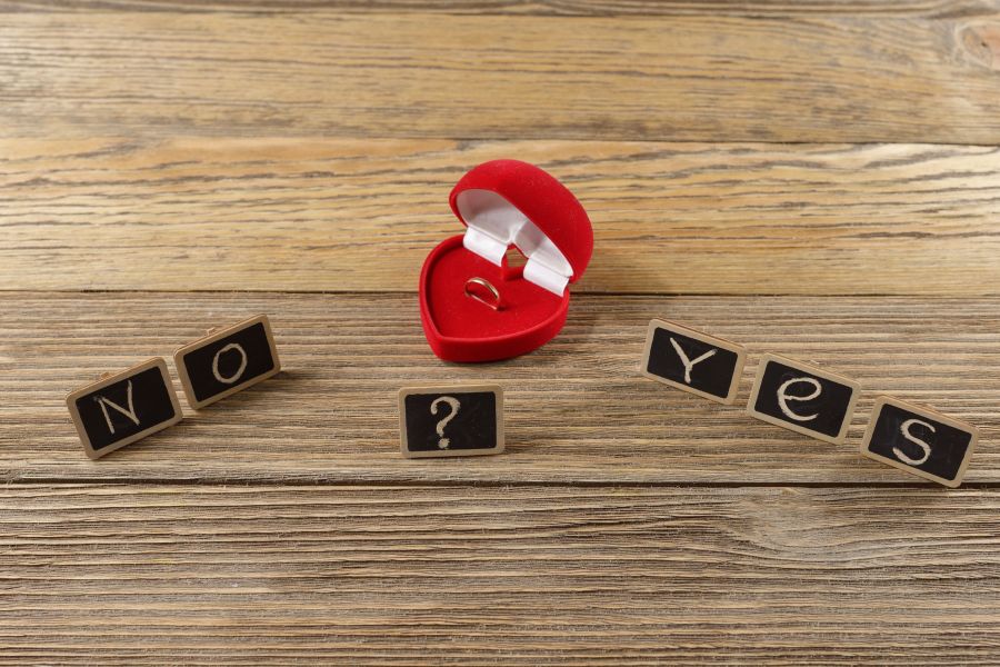 62768400 - the word of the letters, yes or no, marriage proposal